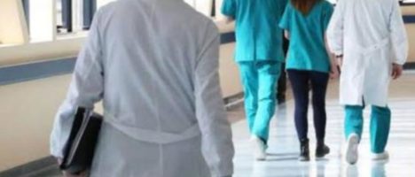 Denunciata “fuga” in Svizzera di medici italiani radiati dagli Ordini di appartenenza