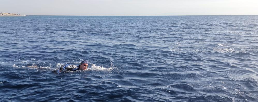 Sara Menardo, la giovane atleta della No Limits che ha attraversato a nuoto lo Stretto