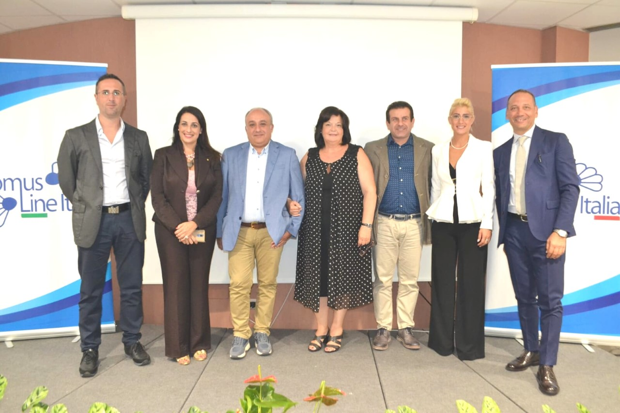Sana postura e danni da inquinamento elettromagnetico: esperti a confronto ad Acicastello