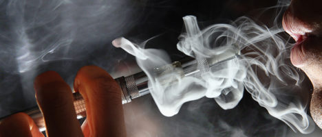 Sigarette elettroniche: l’OMS dichiara che non sono prive di rischi