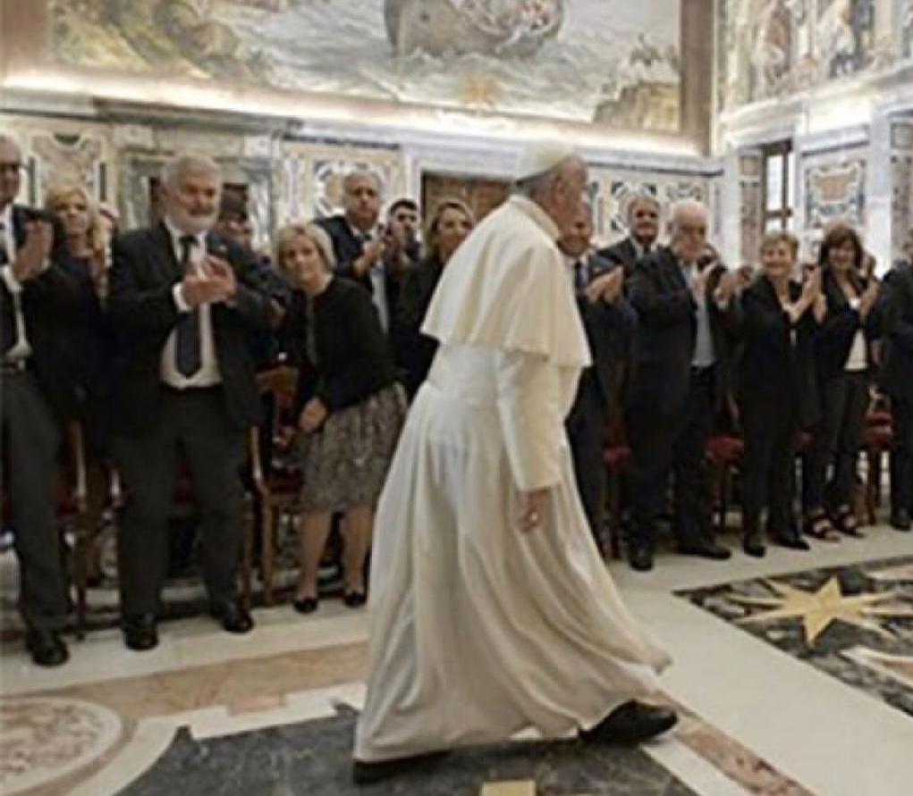 I Medici consegnano al Papa il Codice Deontologico