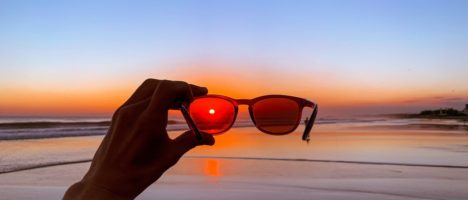 Salute: occhiali da sole e lenti a contatto, consigli per estate da esperti AIMO