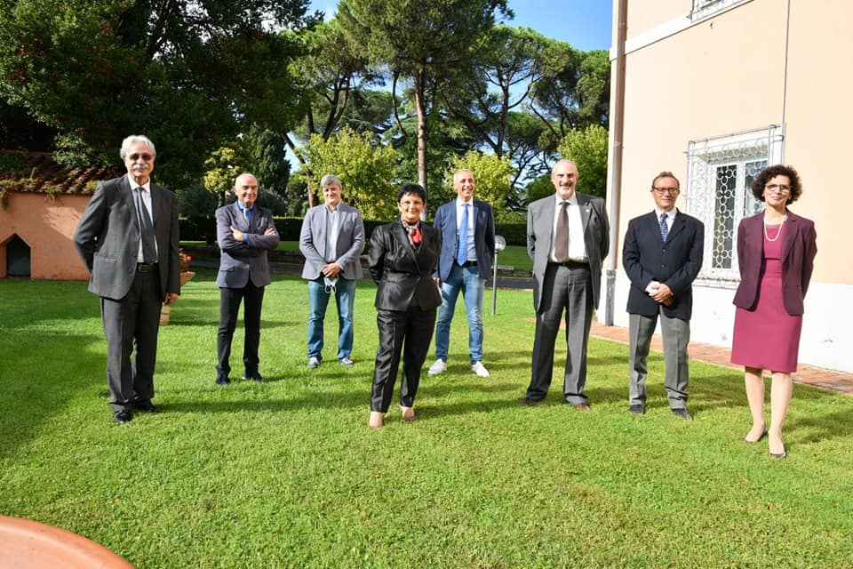Sanità privata, firmato il nuovo contratto da Aris, non più medici di serie b. Cimop: grati ad Aris, amarezza per Aiop