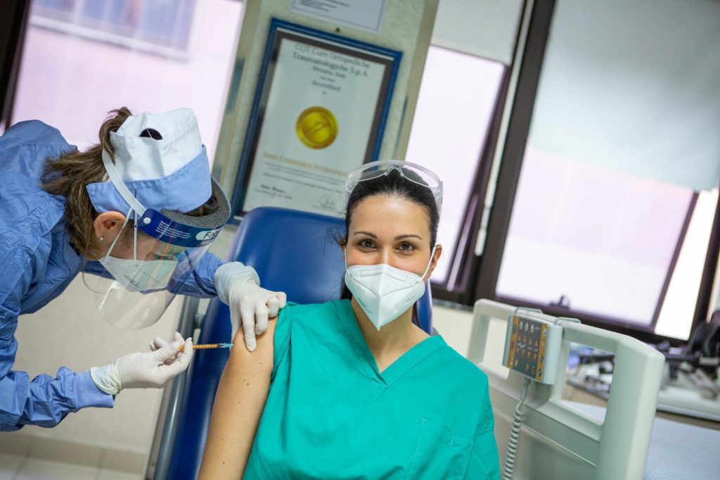 Vaccini anti-covid, al via la campagna all’Istituto COT di Messina. Entro domani tutto il personale sanitario e amministrativo