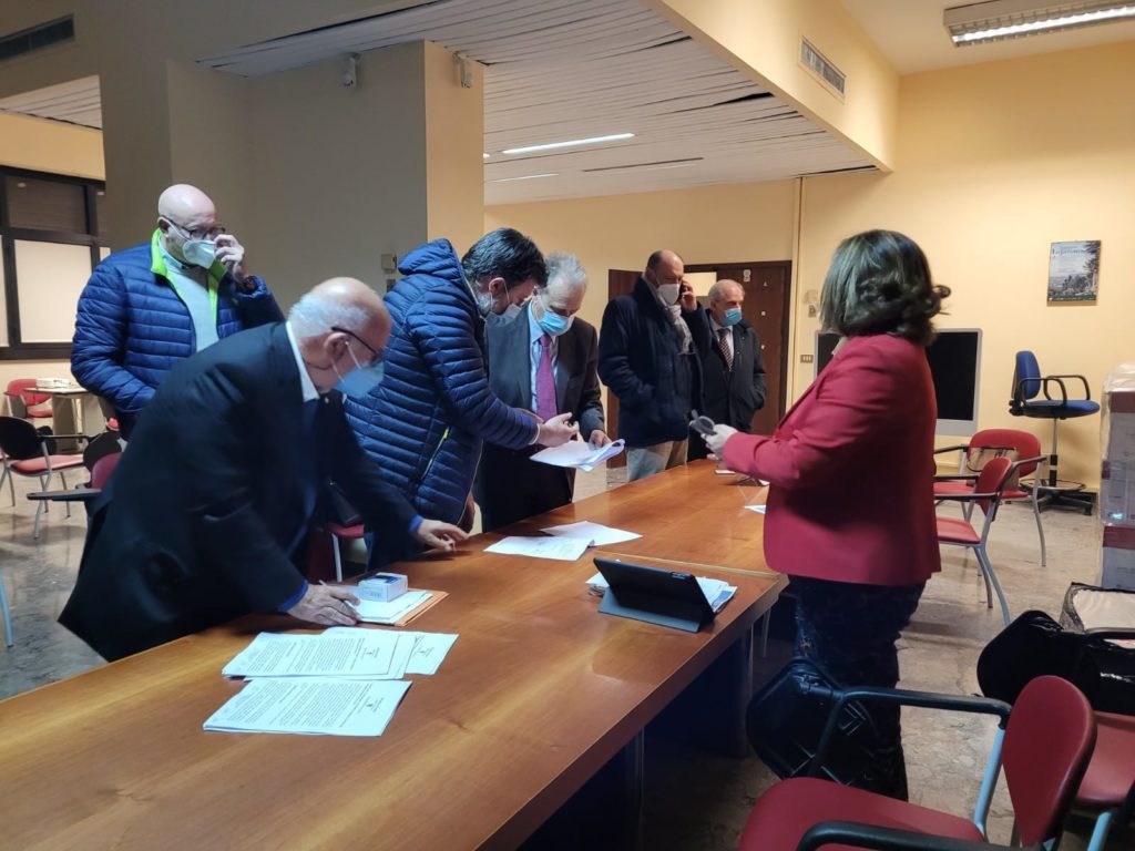 Vaccini in Sicilia, scende in campo un “esercito” di medici di medicina di generale: firmato l’accordo con l’Assessorato
