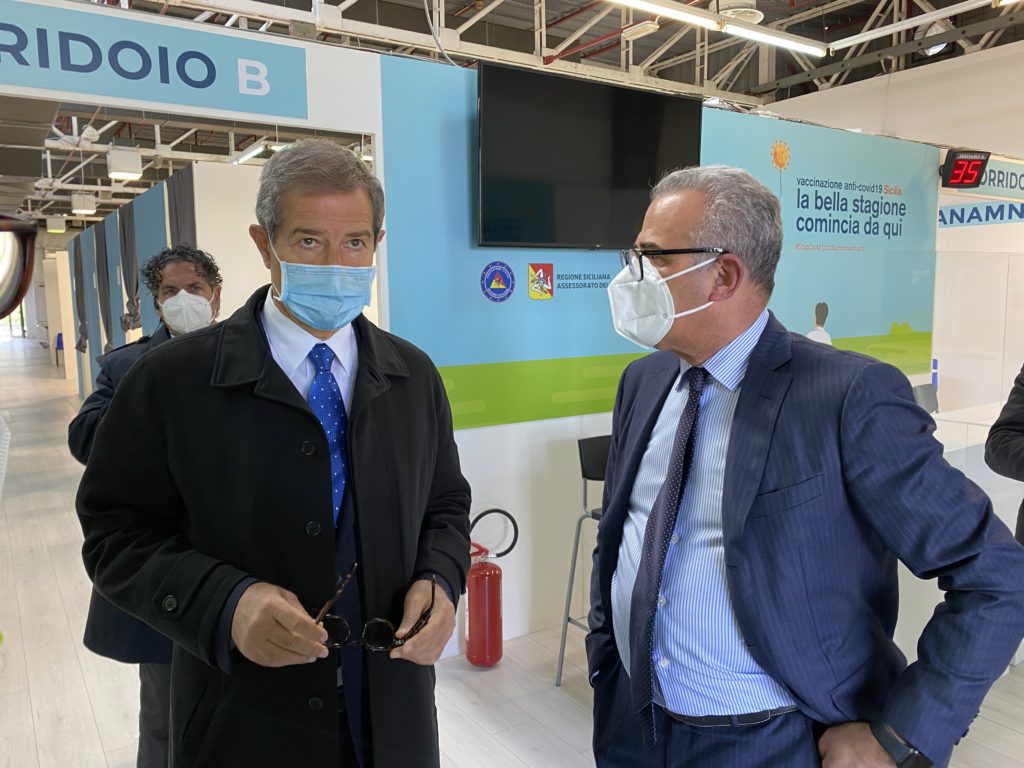 Vaccini di massa a Messina: pronto l’Hub in Fiera. Sopralluogo a sorpresa di Musumeci