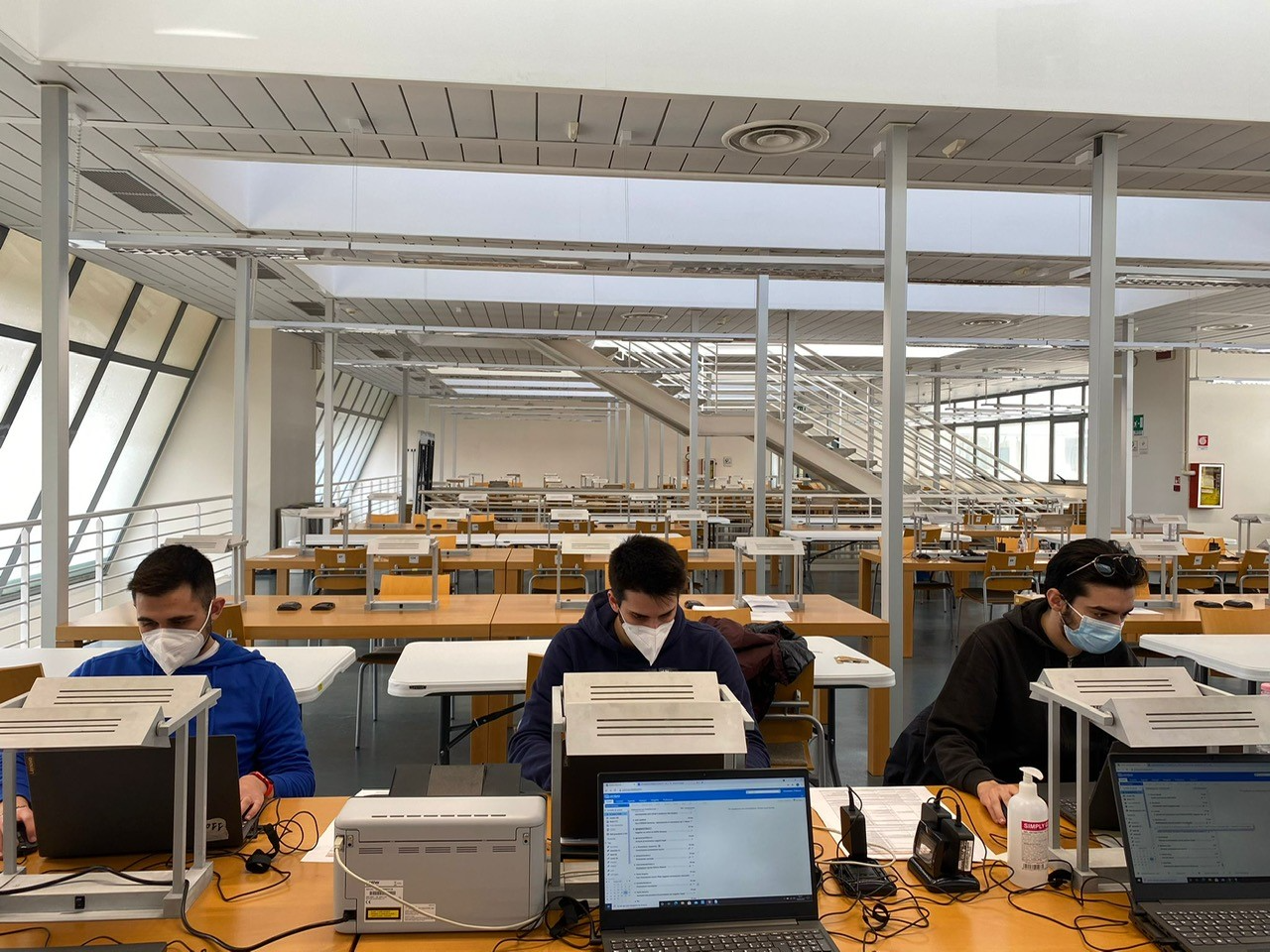 Vaccini, l’ASP risolve 600 anomalie segnalate via email. Montati 7 gazebo in Fiera per un’attesa più confortevole