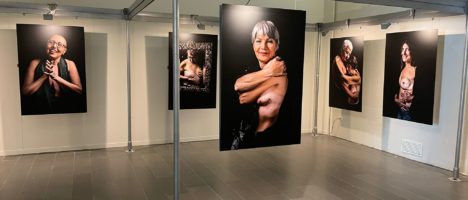 Quando l’arte fotografica diventa prevenzione: il tumore al seno messo a nudo da Fabrizio Villa