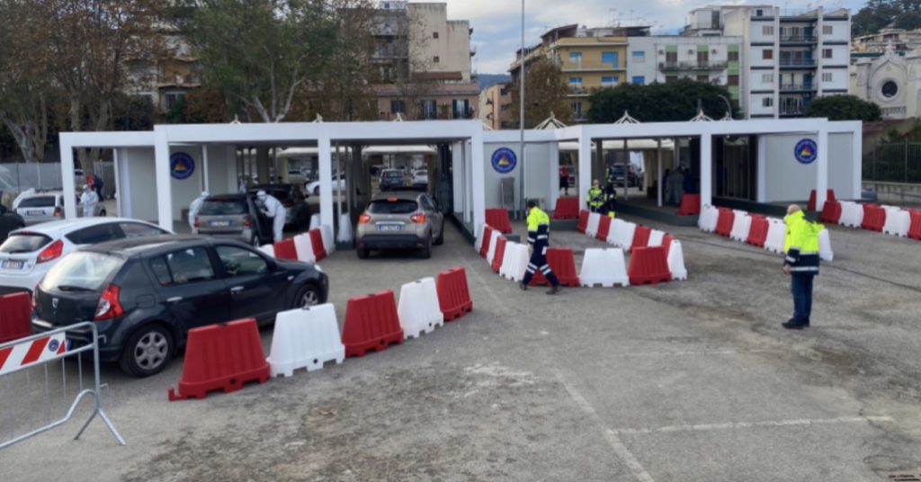 Nuove regole per i tamponi a Messina: rapidi gratuiti solo per chi ha greenpass e viaggiatori, per i non vaccinati scatta il pagamento