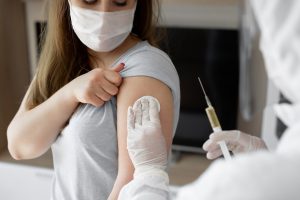 Chi ha una malattia autoimmune può vaccinarsi contro Covid-19?