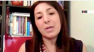 La sessuologa dottoressa Spina: bene masturbarsi davanti al partner. Per eccitare, ok sex toys ma attenzione a non abusarne: a rischio il piacere naturale