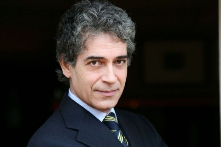 Gianfranco Jannuzzo e “Il Berretto a Sonagli di Lugi Pirandello” al Vittorio Emanuele. Oggi ultima replica
