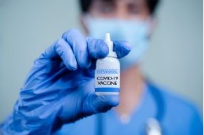 È in arrivo un vaccino spray nasale contro Covid-19?