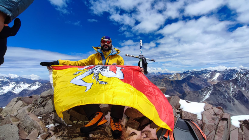 Il siciliano Nunzio Bruno in Argentina scala la vetta del vulcano più alto del mondo: “Missione compiuta ma ho rischiato tanto”