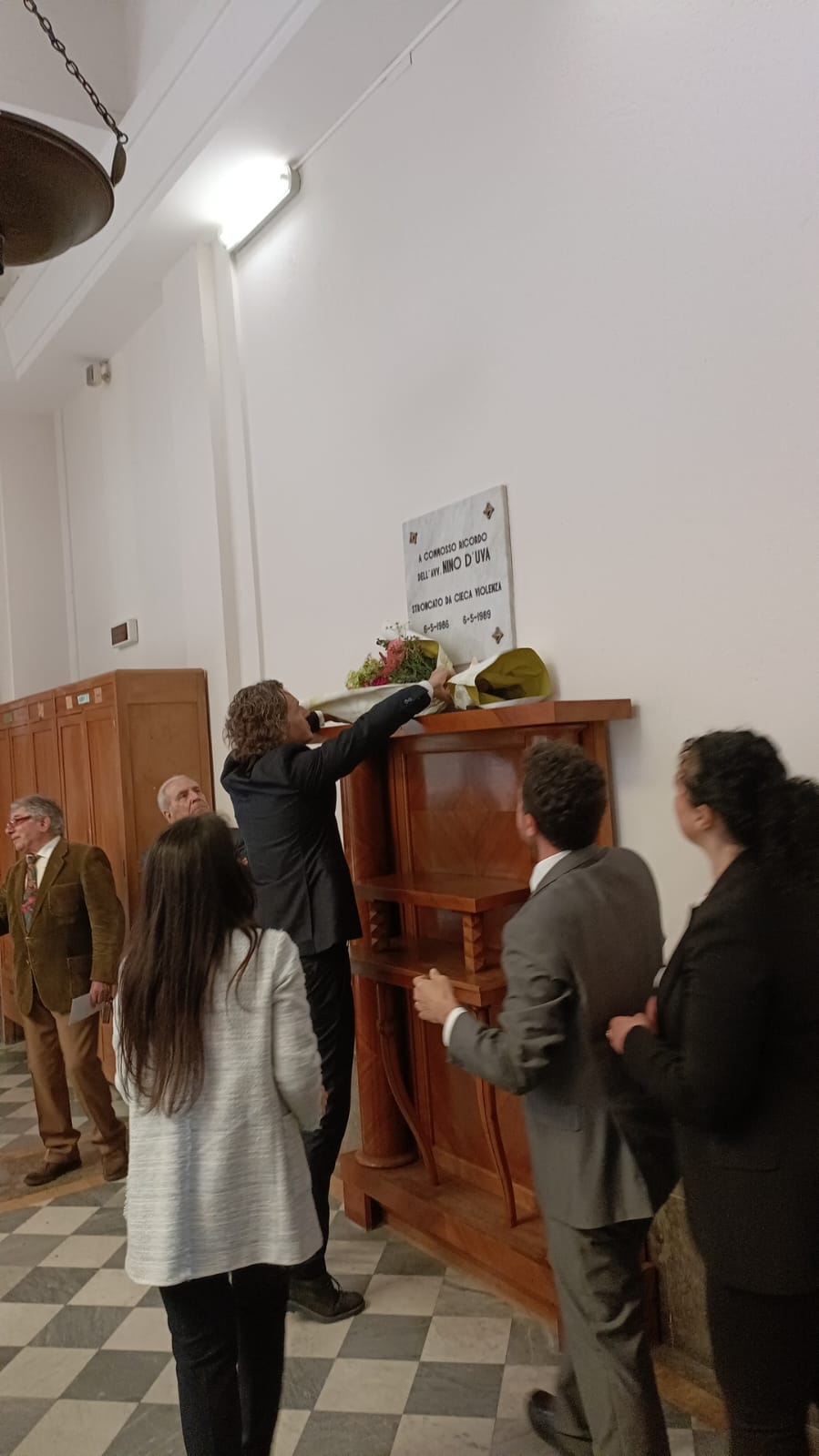 Messina, deposti fiori in Corte d’Appello in ricordo dell’avvocato Nino D’Uva, esempio lungimirante