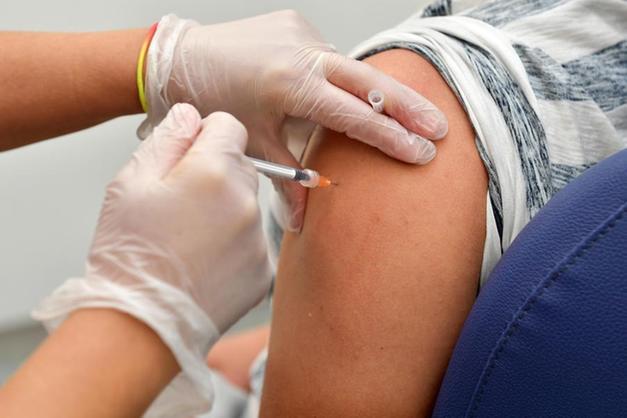 Campagna di vaccinazione e anti COVID-19 Asp Messina: i numeri e le mail per prenotare inoculazione da oggi negli ambulatori