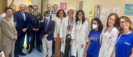 ABAL e Comando Provinciale della Guardia di Finanza di Messina donano microscopio al Day Hospital di Oncoematologia Pediatrica dell’AOU “G. Martino”