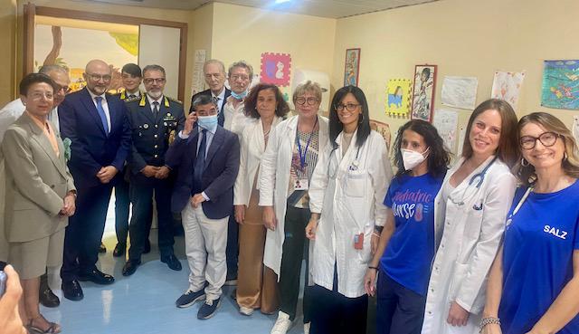 ABAL e Comando Provinciale della Guardia di Finanza di Messina donano microscopio al Day Hospital di Oncoematologia Pediatrica dell’AOU “G. Martino”