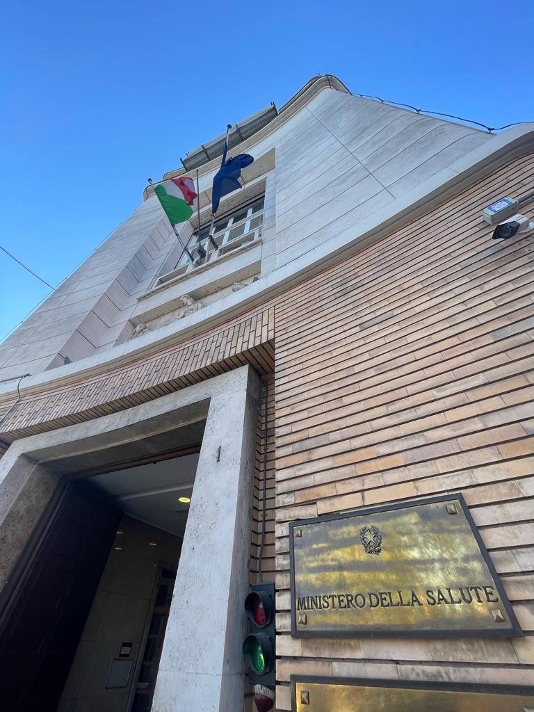 Al Ministero della Salute si incontra la sanità italiana: “Istituzioni, Oncologi ed Economisti sanitari uniti insieme per condividere i nuovi bisogni e future sfide dell’oncologia”