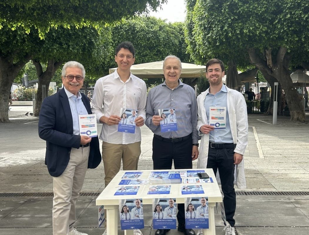 Medici di famiglia messinesi a piazza Cairoli per ringraziare i pazienti: il 77% li sceglie come “punto di riferimento principale”