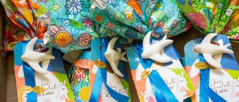 Si conclude con un successo straordinario la campagna solidale del Centro diurno autismo di Nizza di Sicilia. Le uova di cioccolato distribuite sono state arricchite dalle ceramiche dipinte a mano dalle ragazze e dai ragazzi del laboratorio d’arte