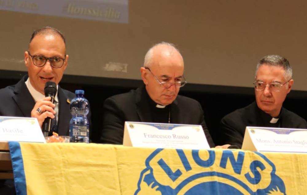 Volevano cucire le mie ferite con dei punti di vista