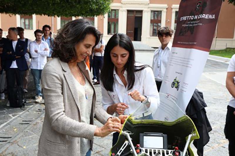 Stretto in Carena, tanti ospiti al workshop sul motorsport. Presentata la nuova moto in gara ad Aragón
