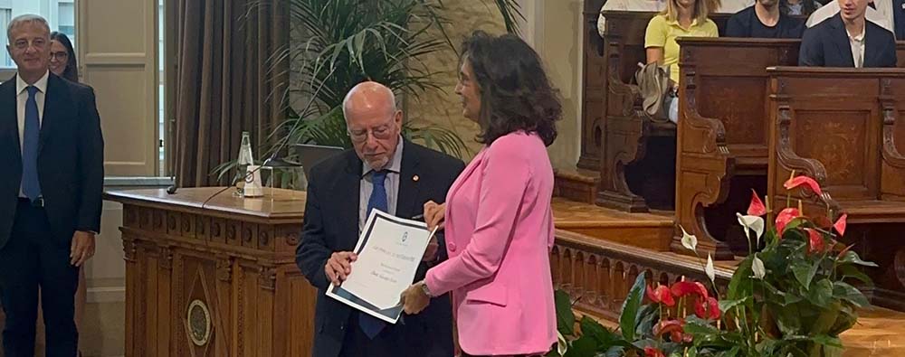 Giuseppe Renzo premiato in occasione della celebrazione dei 100 anni dell’Odontoiatria dell’Università di Messina