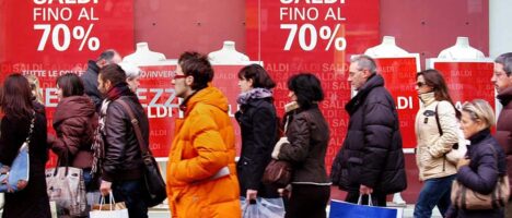 I saldi: tra vecchi trucchi e nuove insidie. Dalle promozioni online al “Buy now pay later”, i rischi per i consumatori aumentano