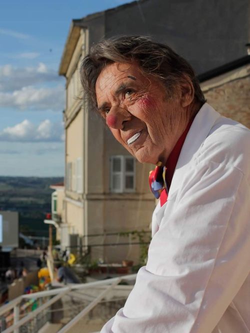 Michael Christensen, pioniere mondiale della clownterapia, a Giardini Naxos per una masterclass e un workshop con Theatre Degart