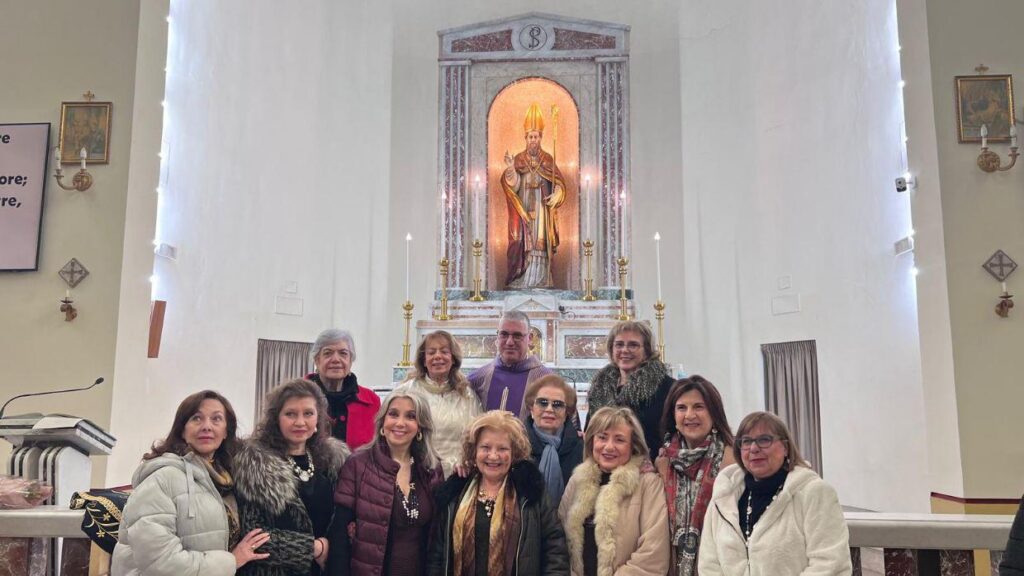 L’AMMI dona il prezioso manto alla Madonna Addolorata,  la solidarietà sposa la fede