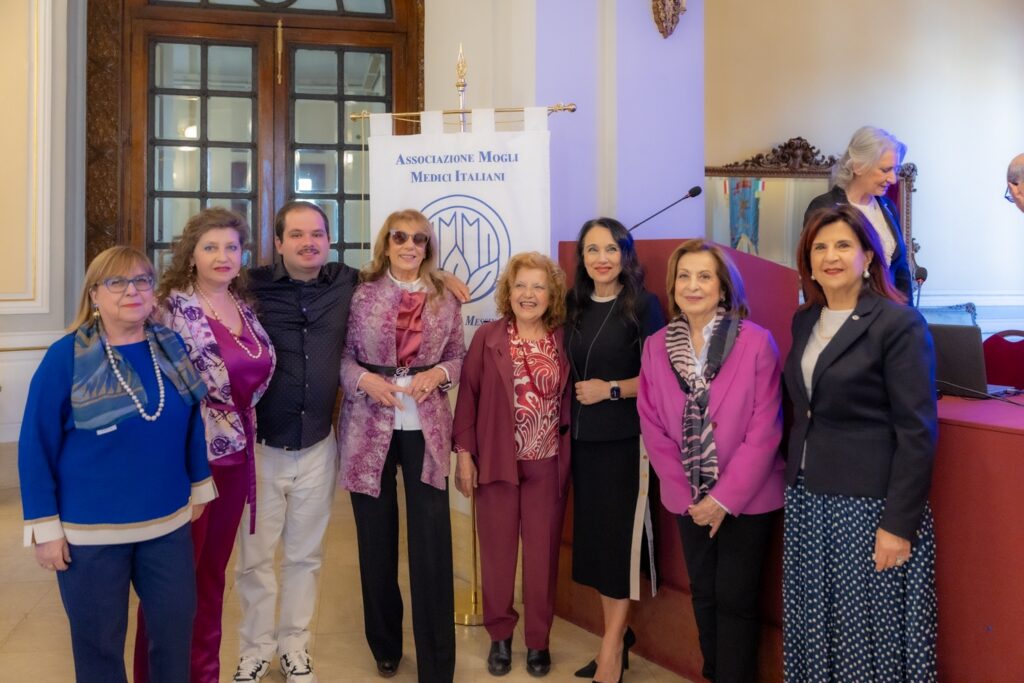Il 28 aprile, al Salone degli Specchi del Palazzo dei Leoni- Provincia Regionale di Messina, è stato affrontato il Tema Nazionale dell’AMMI: “Empatia, capacità di ascolto e comunicazione”