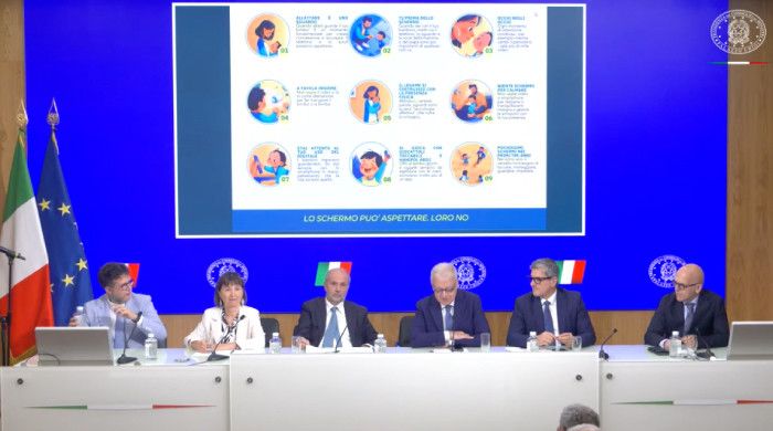 “Non è mai troppo presto”, campagna di comunicazione per l’uso consapevole del digitale nei primi anni di vita dei figli