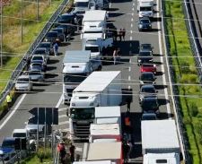 Sciopero autotrasportatori e consumatori: dalla protesta alla solidarietà