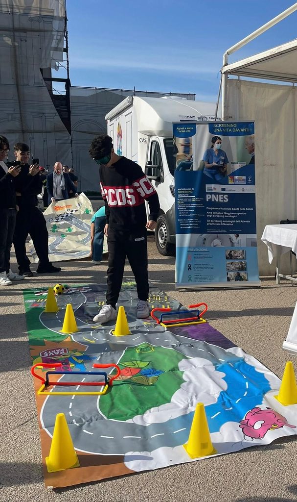 ASP di Messina al Meeting Job 2026 a Milazzo con diversi stand informativi per promuovere attività sanitarie e stili di vita corretti e sani. Focus particolare su screening oncologici, visite cardiovascolari, stili alimentari corretti, vaccinazioni e percorsi esperienziali per la guida sicura